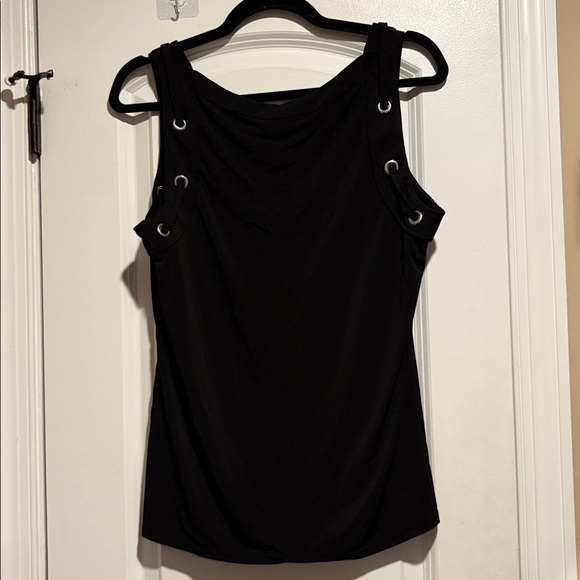 ✨ Grommet Tank ✨ - Picture 4 of 4